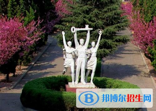 曲靖高中中專學校