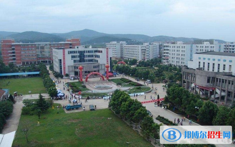 成都工貿(mào)職業(yè)技術(shù)學院五年制大專報名條件
