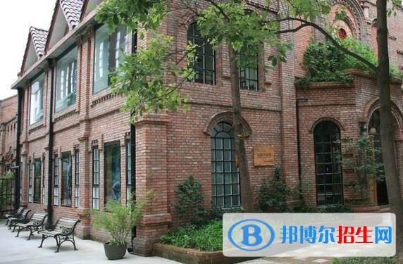 四川國際標榜職業(yè)學院五年制大專學校學費