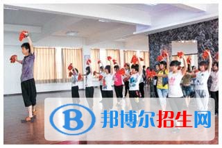 內(nèi)江初中女生上什么中專學校好
