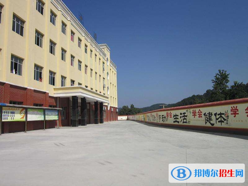 銅仁沒(méi)高中畢業(yè)證能去中專學(xué)校