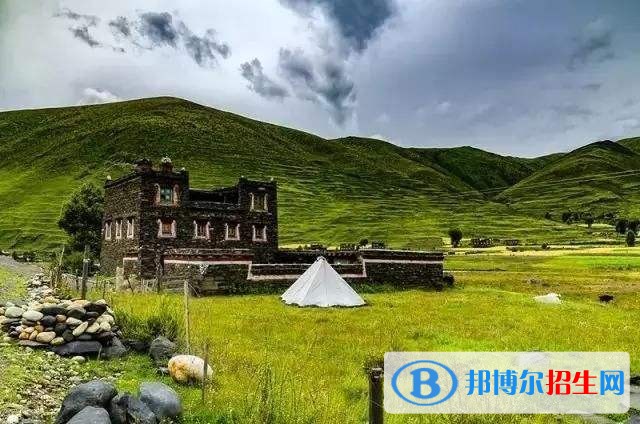 甘孜藏族自治州職業(yè)技術學校五年制大專招生辦電話