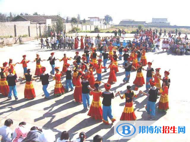 涼山民族師范學(xué)校五年制大專收費(fèi)標(biāo)準(zhǔn)