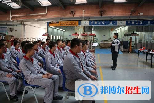 樂山中專學校讀什么專業(yè)有前途