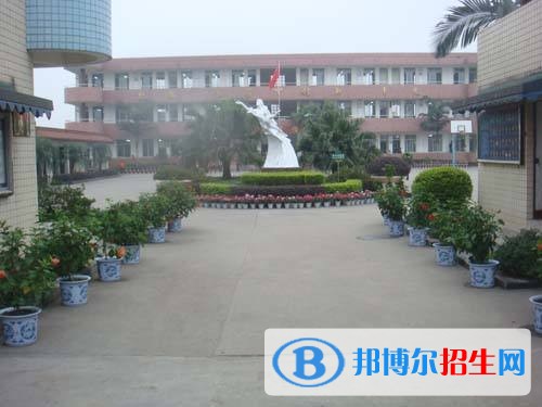 樂(lè)山中專學(xué)校好不好