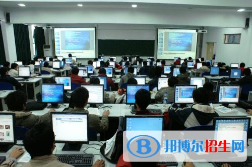 計(jì)算機(jī)應(yīng)用與維護(hù)專業(yè) (2)