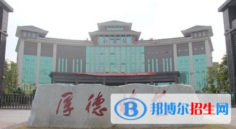 重慶輕工職業(yè)學(xué)院_升學(xué)形式，學(xué)校環(huán)境
