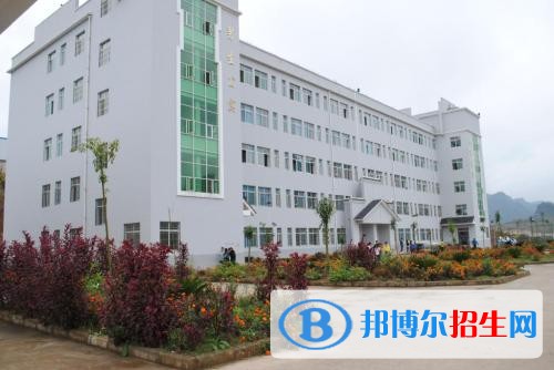 施秉縣中等職業(yè)技術(shù)學校師資與專業(yè)設(shè)施