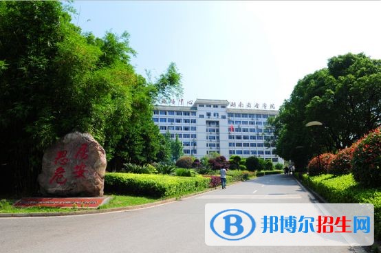 長(zhǎng)沙高中和中專的區(qū)別