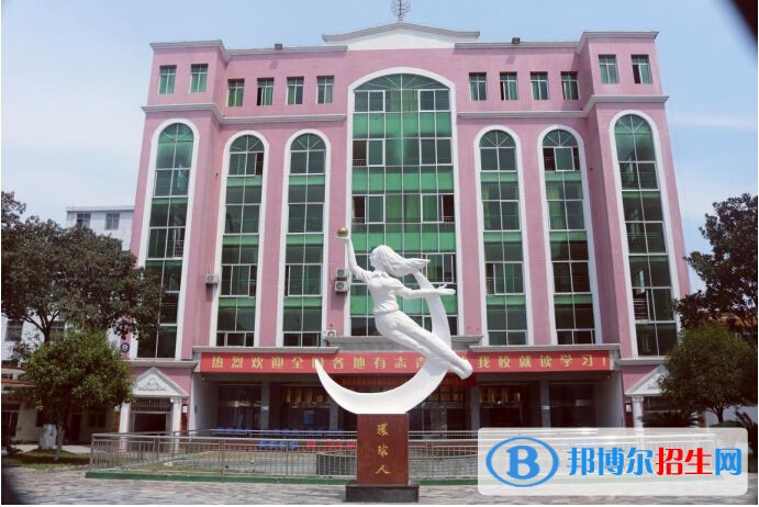 長沙女生中專學(xué)什么專業(yè)好找工作