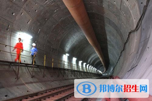 四川中專學鐵路學校有前途嗎