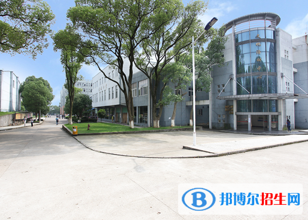 江西青年職業(yè)學(xué)院五年制大專2020年學(xué)費(fèi)、收費(fèi)多少