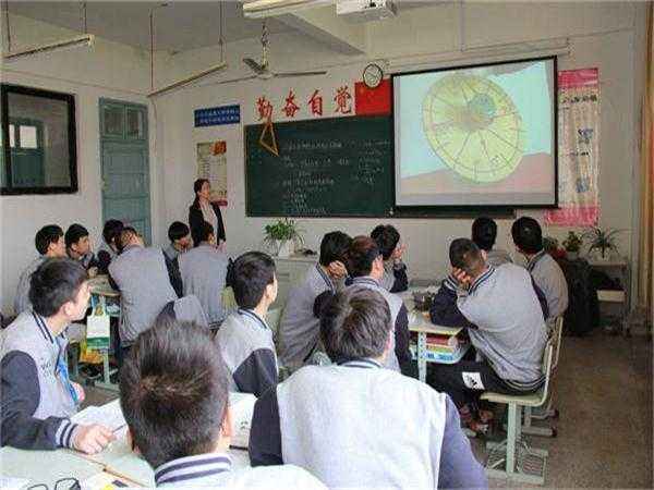 江陰華姿中等專業(yè)學(xué)校2020年報(bào)名條件、招生要求、招生對(duì)象