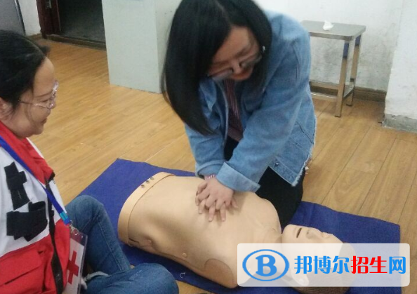 南昌衛(wèi)生學(xué)校2020年報名條件、招生要求、招生對象