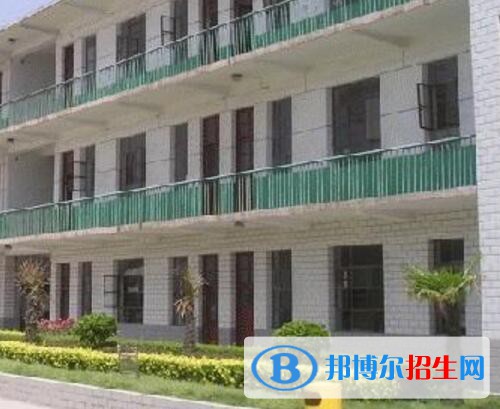 新鄉(xiāng)衛(wèi)生學(xué)校2021年報(bào)名條件、招生對(duì)象