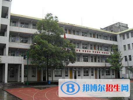 萬8