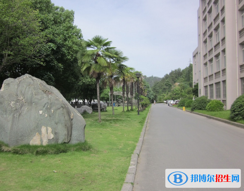 湖北十堰職業(yè)技術(shù)集團學(xué)校1