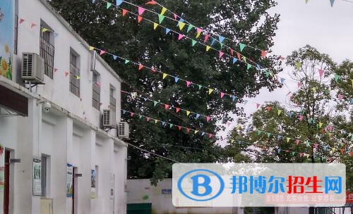 貴陽新城職業(yè)學校2020年報名條件、招生要求、招生對象