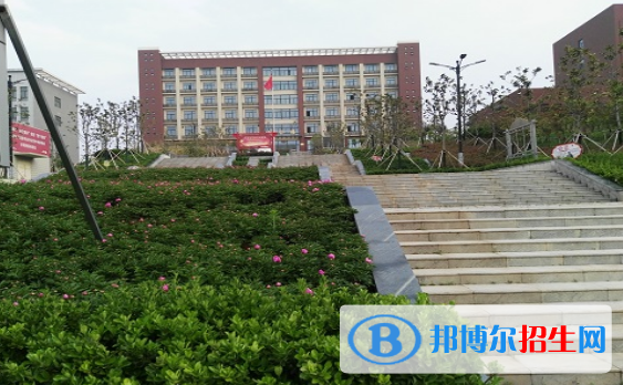 平頂山中醫(yī)藥學(xué)校2021年報(bào)名條件、招生要求、招生對(duì)象