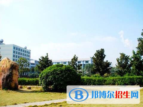 鄭州科技中等專業(yè)學校2021年報名條件、招生要求、招生對象