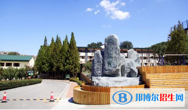 青島銀河學(xué)校2020年招生辦聯(lián)系電話