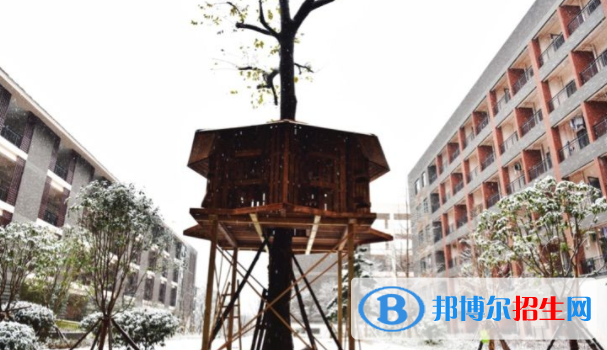 清鎮(zhèn)博雅國際實驗學校初中部2020年招生辦聯(lián)系電話