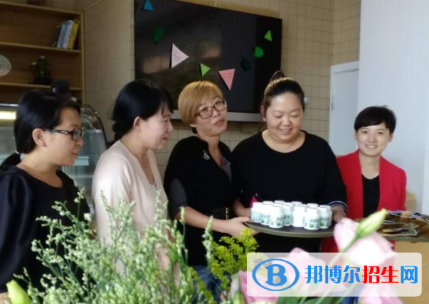 昆明呈貢青苗國(guó)際雙語(yǔ)學(xué)校初中部2020年招生辦聯(lián)系電話