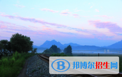 襄陽(yáng)2020年初中生報(bào)什么鐵路學(xué)校