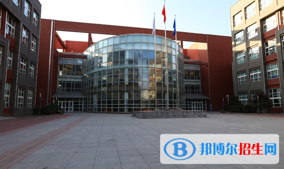 北京新英才國際學(xué)校初中部2020年學(xué)費、收費多少
