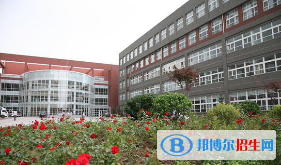 北京新英才國(guó)際學(xué)校初中部2020年招生辦聯(lián)系電話