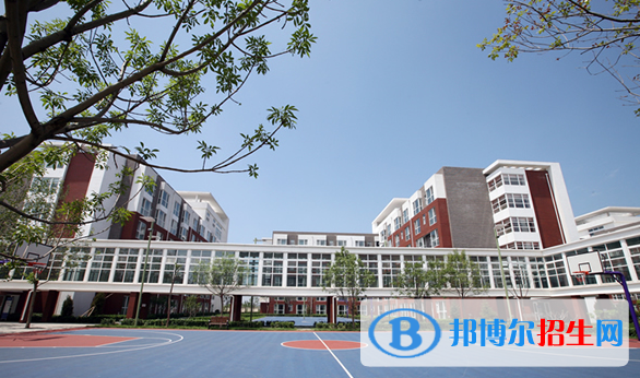 北京新英才國(guó)際學(xué)校初中部怎么樣、好不好