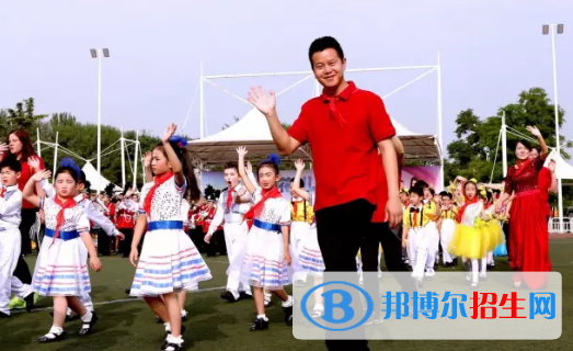 北京海淀國際學(xué)校初中部2023年招生辦聯(lián)系電話