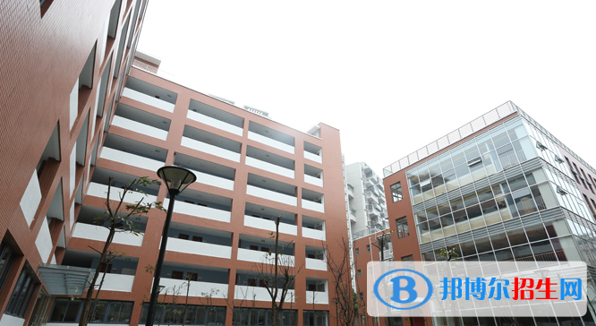 牛津國際公學(xué)成都學(xué)校初中部2020年招生計劃