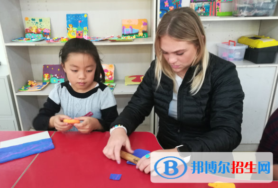 威海大光華國(guó)際學(xué)校小學(xué)部2020年招生辦聯(lián)系電話