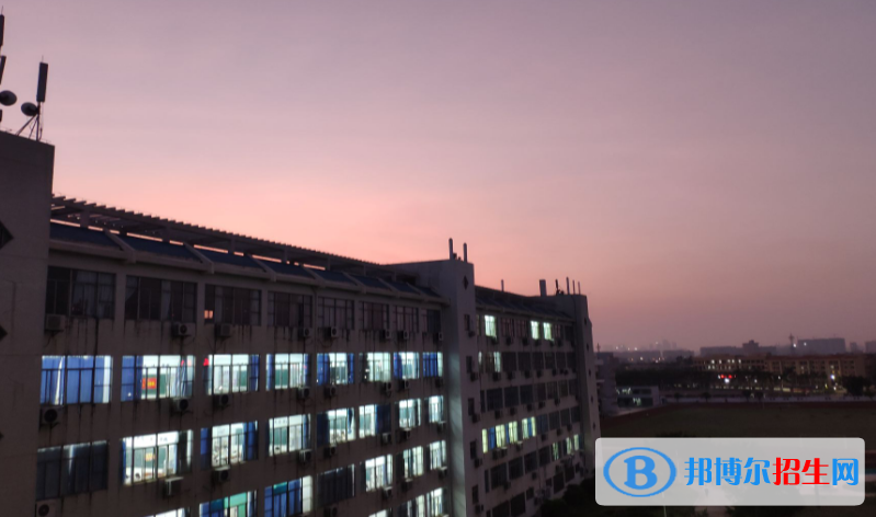海南師范大學(xué)附屬中學(xué)2020年招生辦聯(lián)系電話(huà)