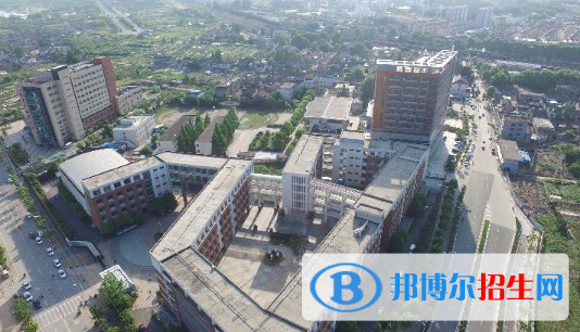 南京板橋中學2021年招生辦聯(lián)系電話