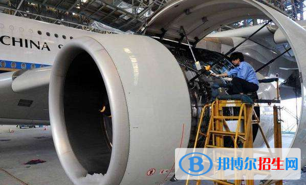 武漢2021年航空服務學校有哪些專業(yè)適合男生