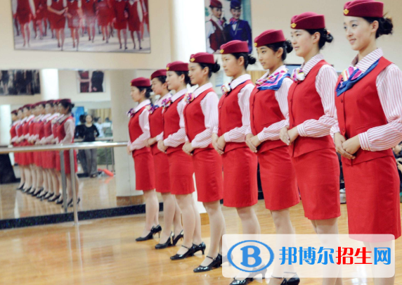 武漢2021年女生初中畢業(yè)上航空服務學校