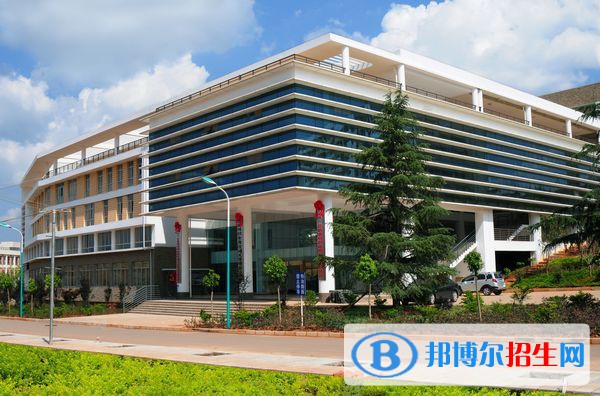 楚雄州工業(yè)學(xué)校2021年學(xué)費(fèi)、收費(fèi)多少