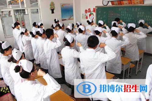 四川省人民醫(yī)院護(hù)士學(xué)校2021年學(xué)費(fèi)、收費(fèi)多少