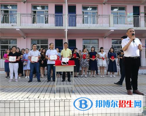 巴中市巴州區(qū)化成職業(yè)中學(xué)校2021年學(xué)費(fèi)、收費(fèi)多少