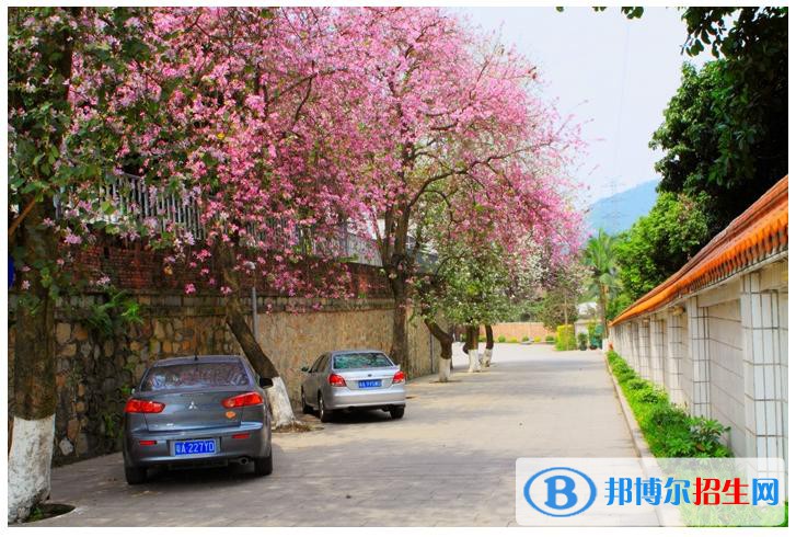 昆明市盤龍區(qū)千發(fā)職業(yè)學(xué)校怎么樣、好不好