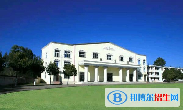 楚雄醫(yī)藥高等專科學(xué)校2021年報名條件、招生要求、招生對象