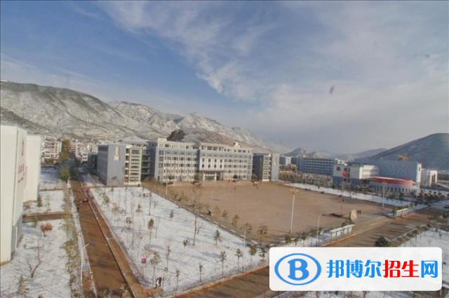 麗江師范高等?？茖W(xué)校五年制大專2021年招生辦聯(lián)系電話