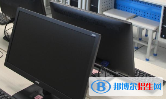 浙江2021年女生在計算機學校學什么好