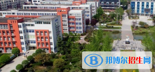 成都鐵路衛(wèi)生學(xué)校2022年學(xué)費(fèi)、收費(fèi)多少