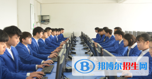 成都2022年女生上計算機學校學什么好
