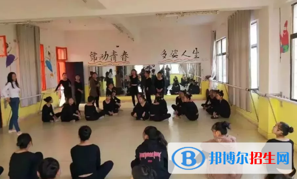 貴陽2022年女生上中專學(xué)校學(xué)什么好