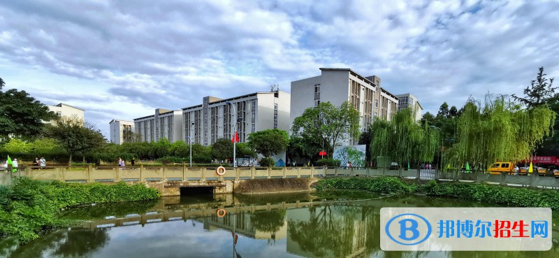 四川省屏山縣職業(yè)技術(shù)學(xué)校2022年報名條件、招生要求、招生對象 