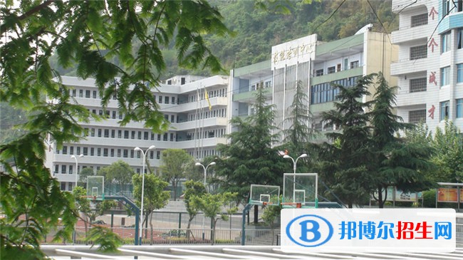 西雙版納經(jīng)濟(jì)管理職業(yè)學(xué)校2022年學(xué)費(fèi)、收費(fèi)多少